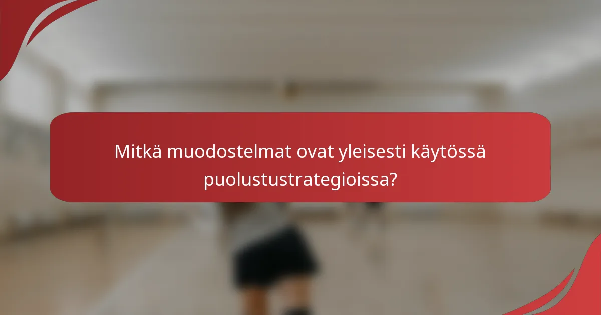 Mitkä muodostelmat ovat yleisesti käytössä puolustustrategioissa?